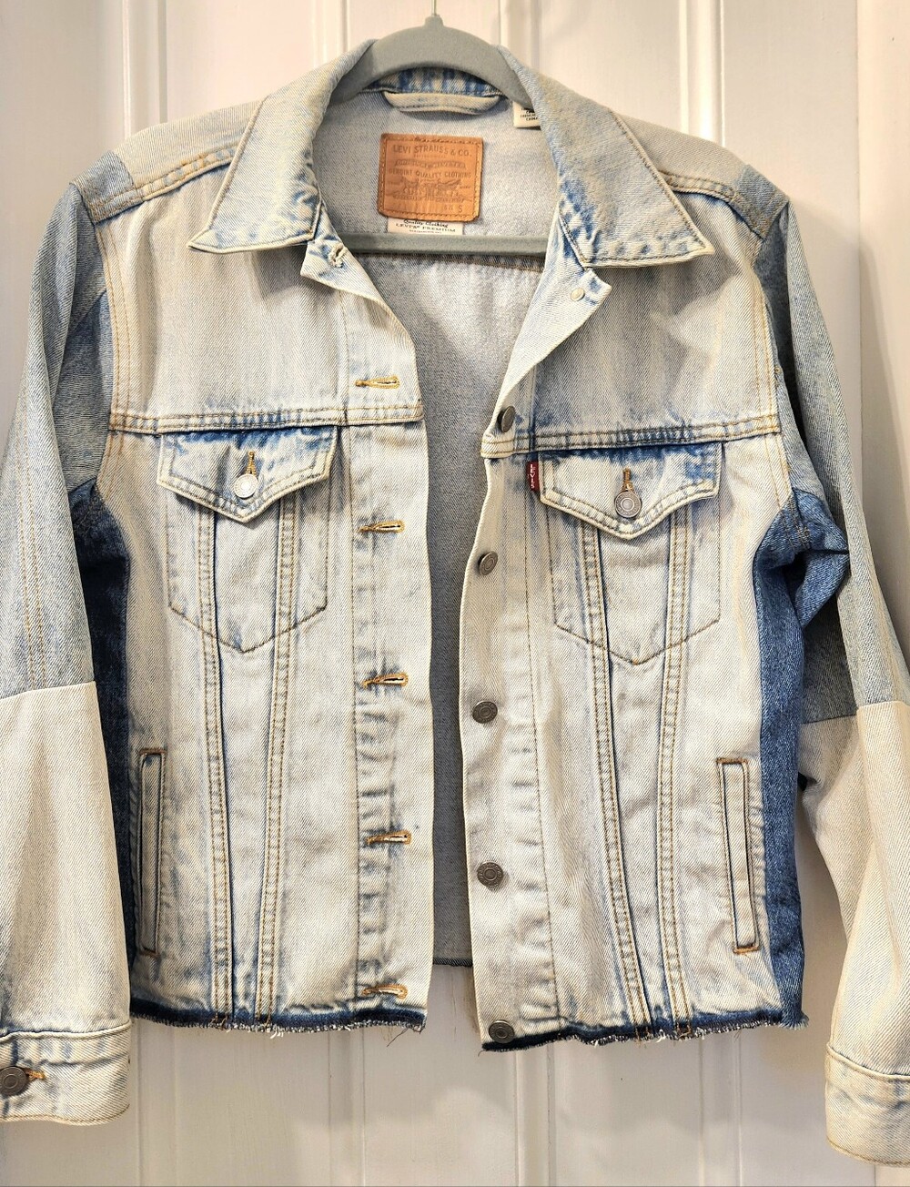 Levi's Premium Two Tone Frayed Cropped Denim Jacket Size Small